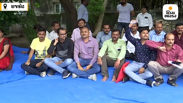 પડતર પ્રશ્નોને લઇને સૌરાષ્ટ્રમાં મહેસૂલ કર્મચારીઓ એક દિવસની માસ સીએલની રજા મુકી હડતાળ પર ઉતર્યા