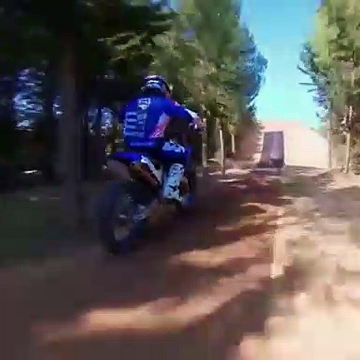 Vous allez être super impressionnés par ce pilote de drone