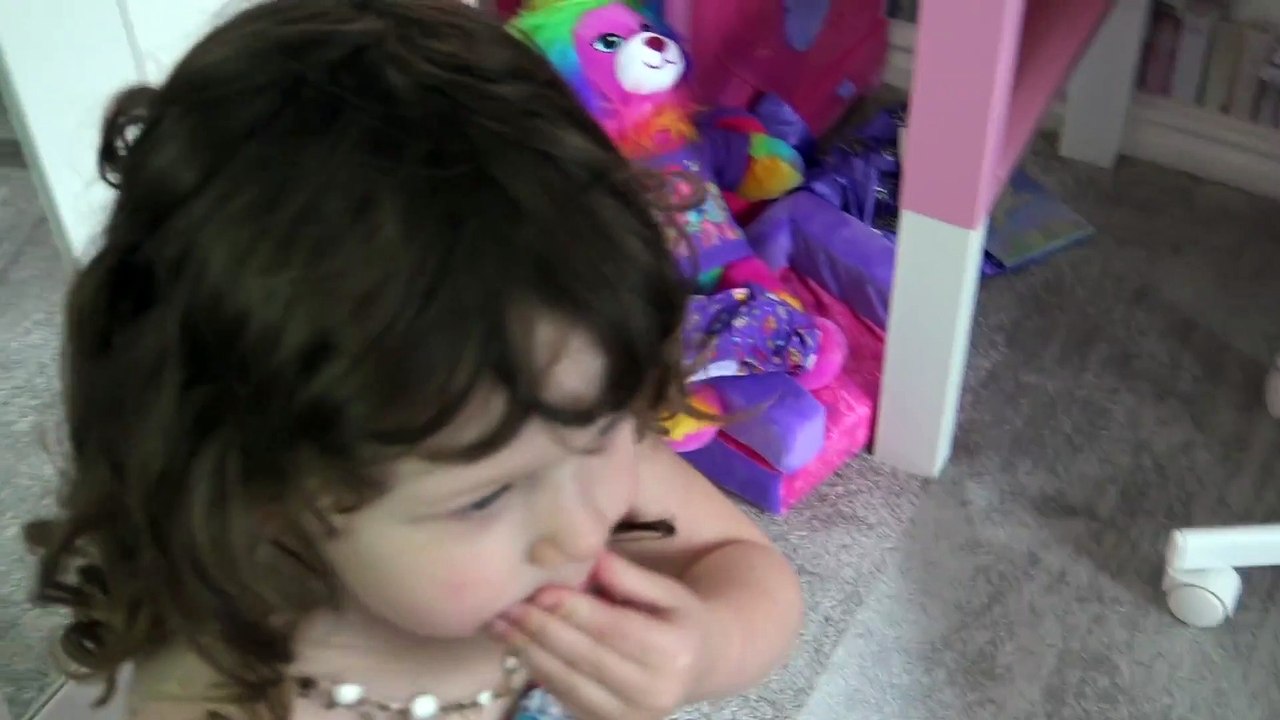 Brincando de Doutora com minhas Irmãs no Quarto