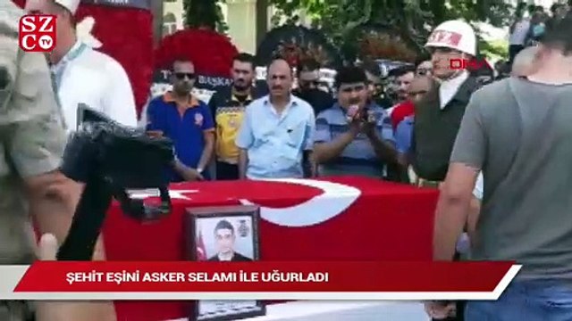 Şehit eşini asker selamıyla uğurladı
