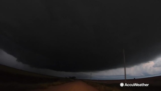 Reed Timmer's time lapse of a tornado-warned supercell