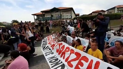 Sit-in des anti G7 devant la police à Biarritz lundi