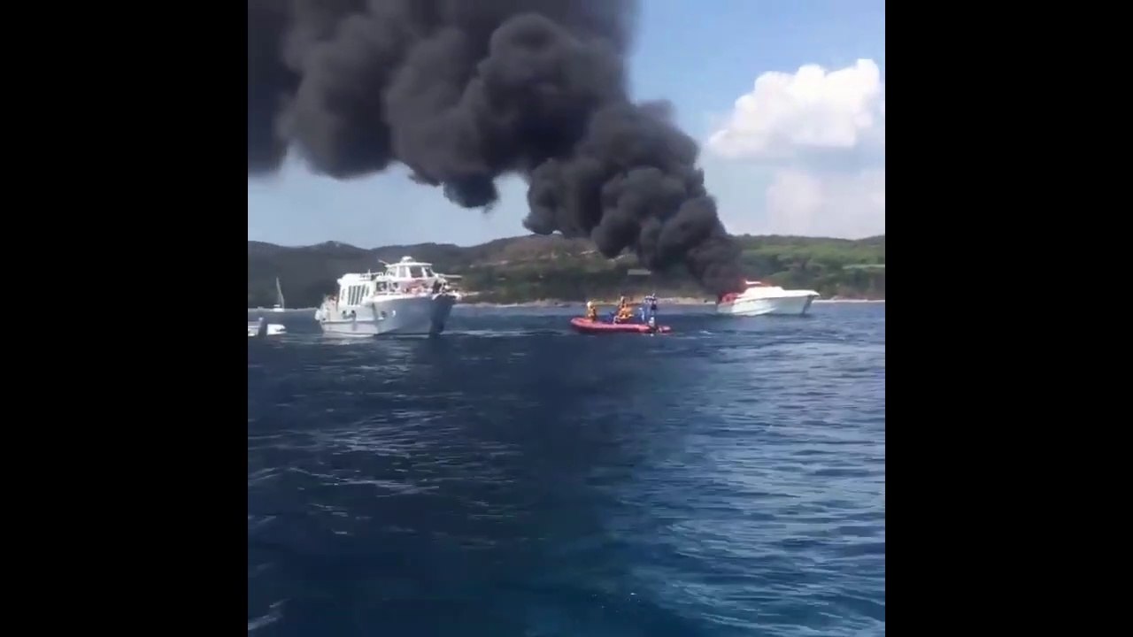 Le bateau de maitre gims en feu (Corse)