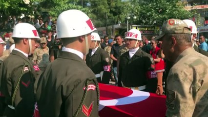 'Pençe-3' harekatında şehit olan Sözleşmeli Er Oğuzhan Yılmaz son yolculuğuna uğurlanıyor