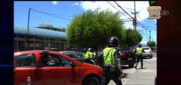 Decenas de vehículos mal estacionados fueron retenidos en Quito