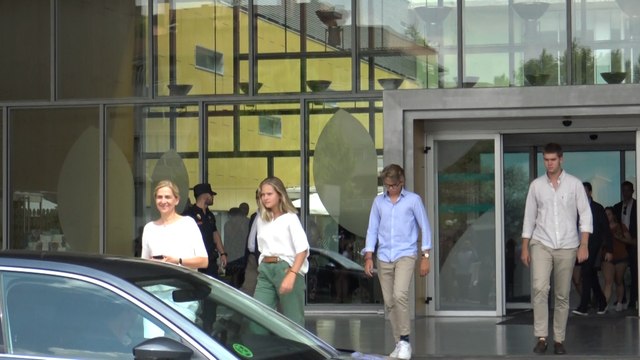 La infanta Cristina y tres de sus hijos visitan al Rey Juan Carlos