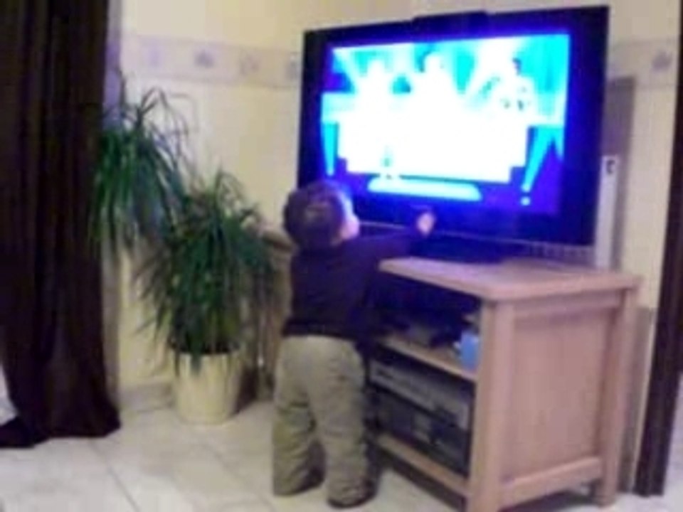 Amaury et la télévision