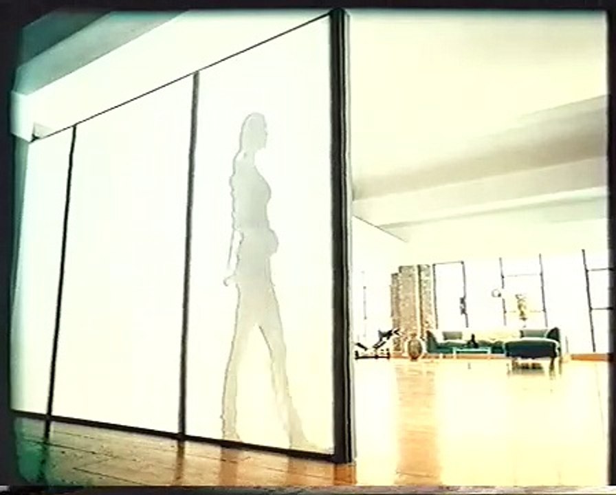 Anuncio de SEGA Dreamcast (2000) con Lara Croft (Tomb Raider)