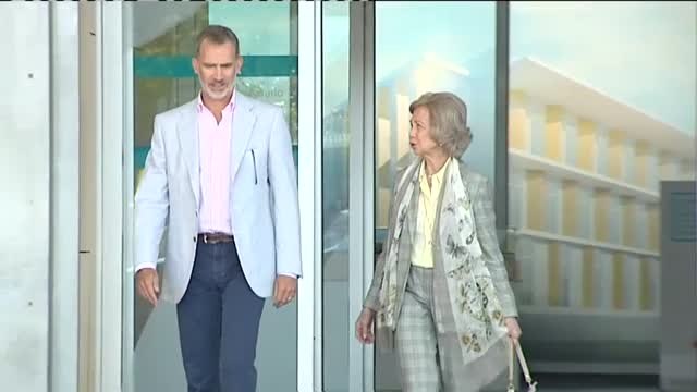 El rey Juan Carlos podría pasar a planta en las próximas horas