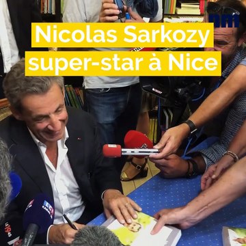 Nicolas Sarkozy accueilli en rockstar par deux cents fans à Nice