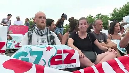 Anti-G7: marche symbolique jusqu'à la "zone rouge" de Biarritz
