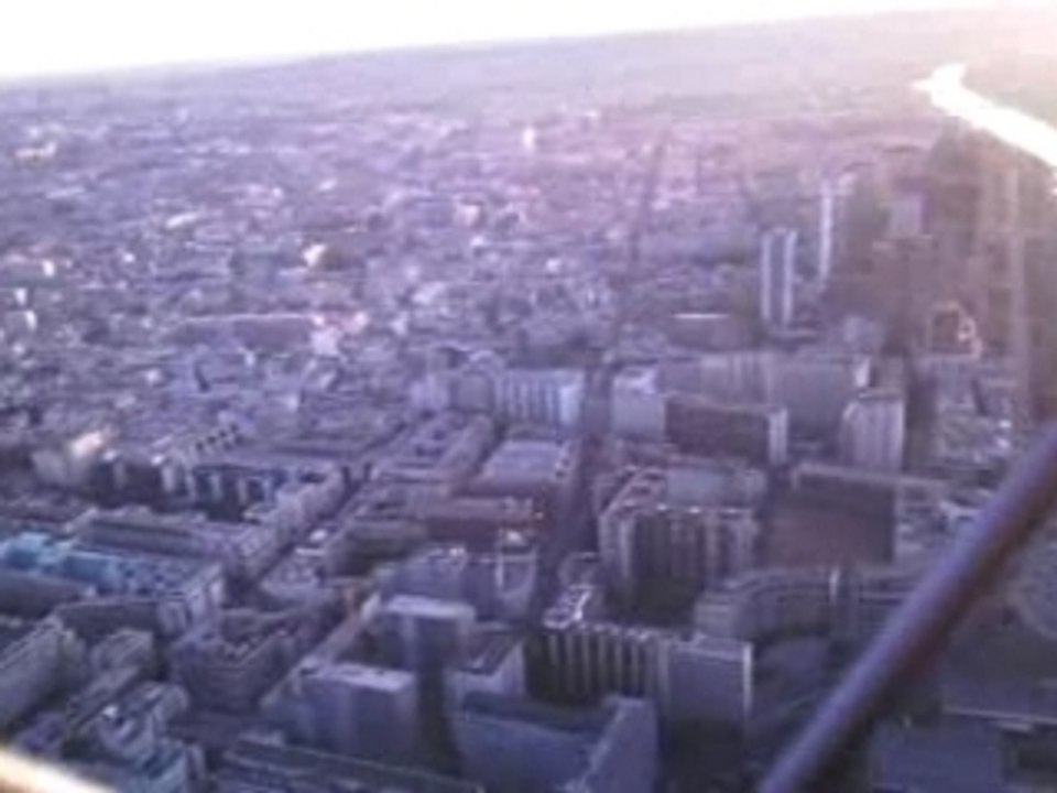 en haut de la tour Eiffel ....
