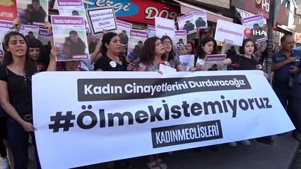 Kadınlar, Emine Bulut'un öldürüldüğü yere karanfil bıraktı
