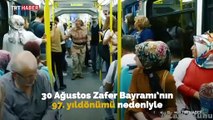 Bursa’da zafer ruhu metroda yaşatıldı