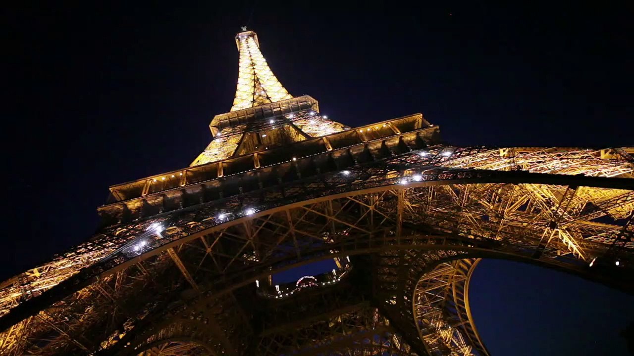 Here's Why It's Illegal To Share Photos Of Eiffel Tower Taken At Night