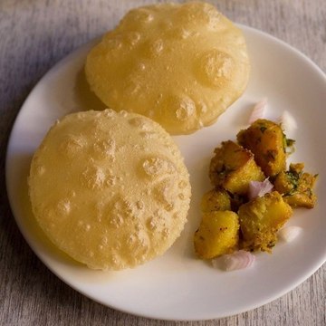 How To Make Luchi Aloor Dum Recipe | സ്വാദിഷ്ടമായ പൂരി മസാല ഇങ്ങനെ ഉണ്ടാക്കാം | Boldssky Malayalam