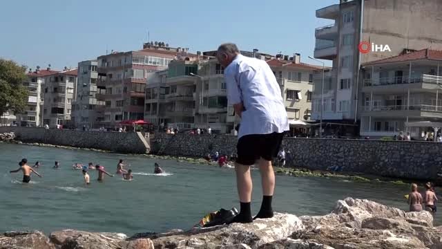 İnsanlık ölmüş dedirten sosyal deney...Denizde boğulan adama kimse yardım etmedi