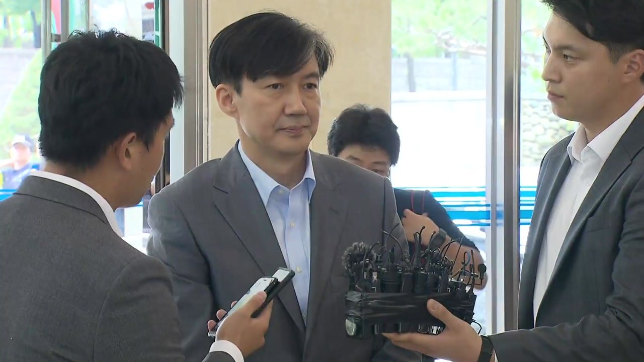 '전방위 압수수색' 조국 "의혹만으로 개혁 차질 안 돼"...돌파 의지 / YTN
