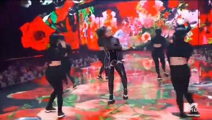 Rosalía triunfa en los MTV VMA con su tema con J Balvin 'Con altura'