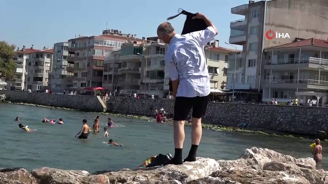 'İnsanlık ölmüş' dedirten sosyal deney...Denizde boğulan adama kimse yardım etmedi