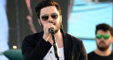Şarkıcı İlyas Yalçıntaş, konserinde kendisine şişe fırlatılınca sahneyi terk etti