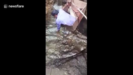 Brave man descends 40-foot well to rescue crocodile