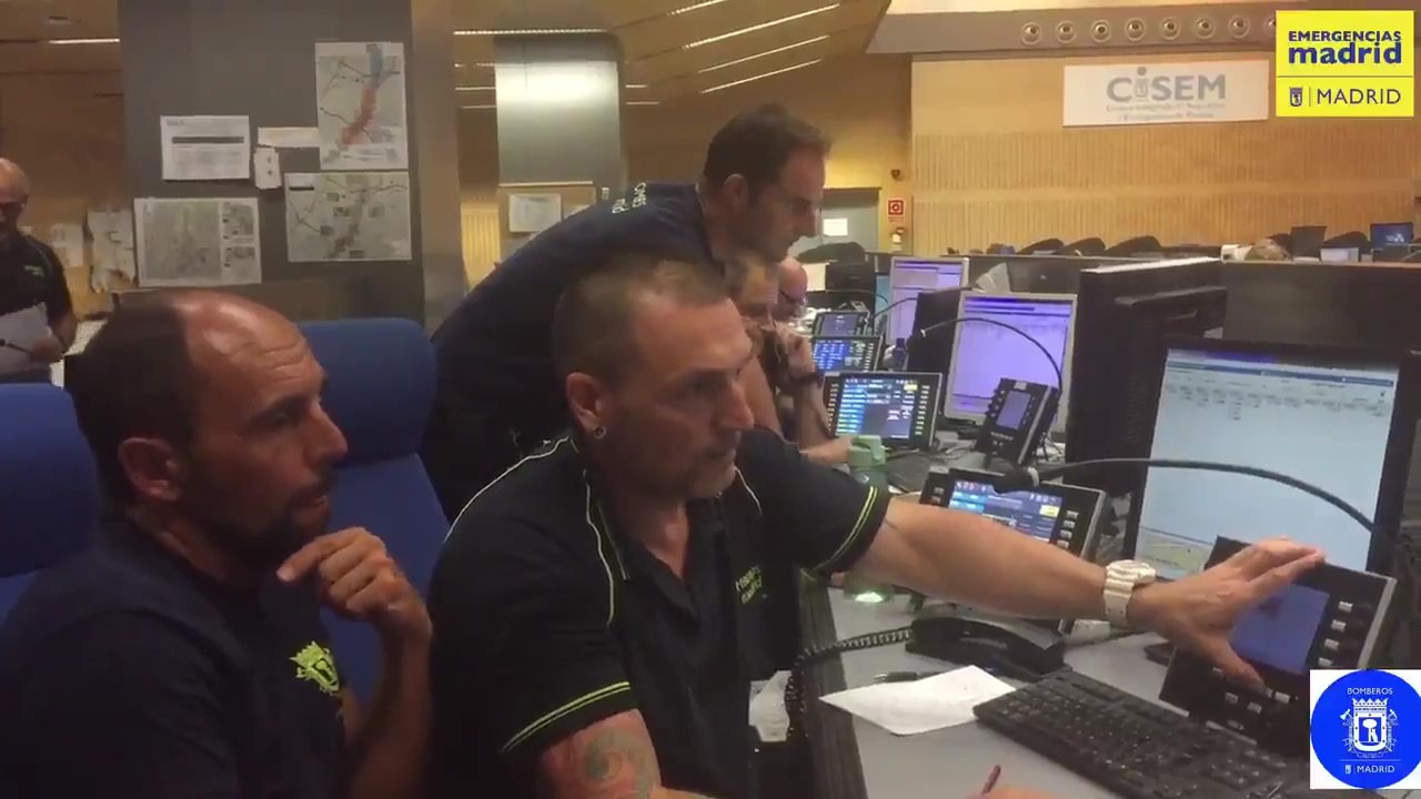 Bomberos de Madrid trabajan por las tormentas el lunes