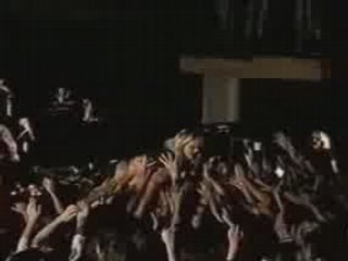 Courtney Love - Stage Diving