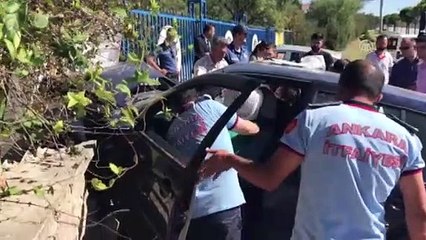 Öğretmenler kaza yapan araçta sıkıştı - ANKARA