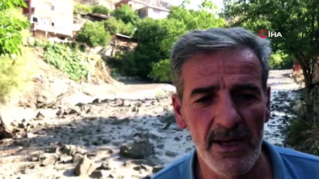 Dolu ve sağanak yağış Oltu'da sele neden oldu