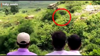 जंगल से भटककर रिहाइशी इलाके में पहुंचा तेंदुआ, दो ग्रामीणों पर हमला किया घायल