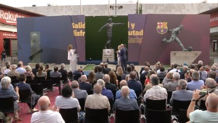Barça - La statue de Johan Cruyff dévoilée devant le Camp Nou