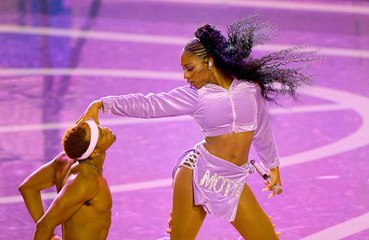 Normani bruises knees doing splits at MTV Video Music Awards