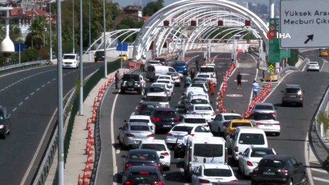 Avrasya Tüneli içerisinde bir araç yan yattı...Tünel tek taraflı trafiğe kapatıldı