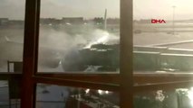 Çin'de yolcu alan uçakta yangın paniği