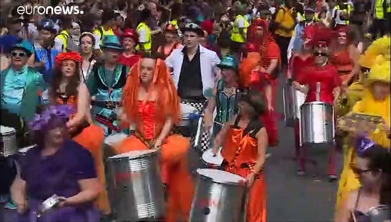 Carnaval de Notting Hill aquece Londres