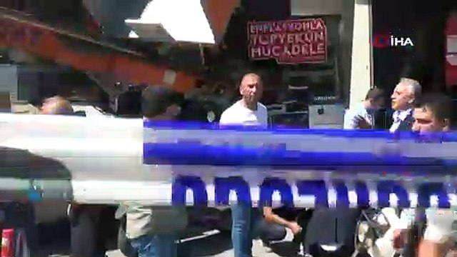 Freni boşalan kamyon bir beyaz eşya mağazasına girdi