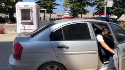 Uyuşturucu ticareti şüphelisi bastonla adliyeye geldi