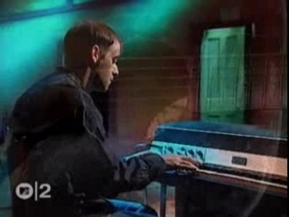 Oasis - Live Forever (Acoustic On MTV 94)