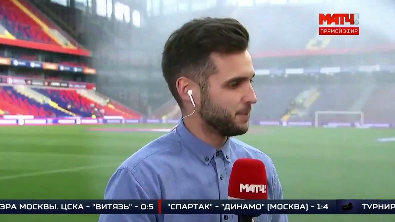 Un reporter qui ne craint  pas le tuyau d'arrosage !