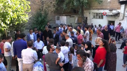 Tatlıses doğduğu mağarayı görünce duygusal anlar yaşadı