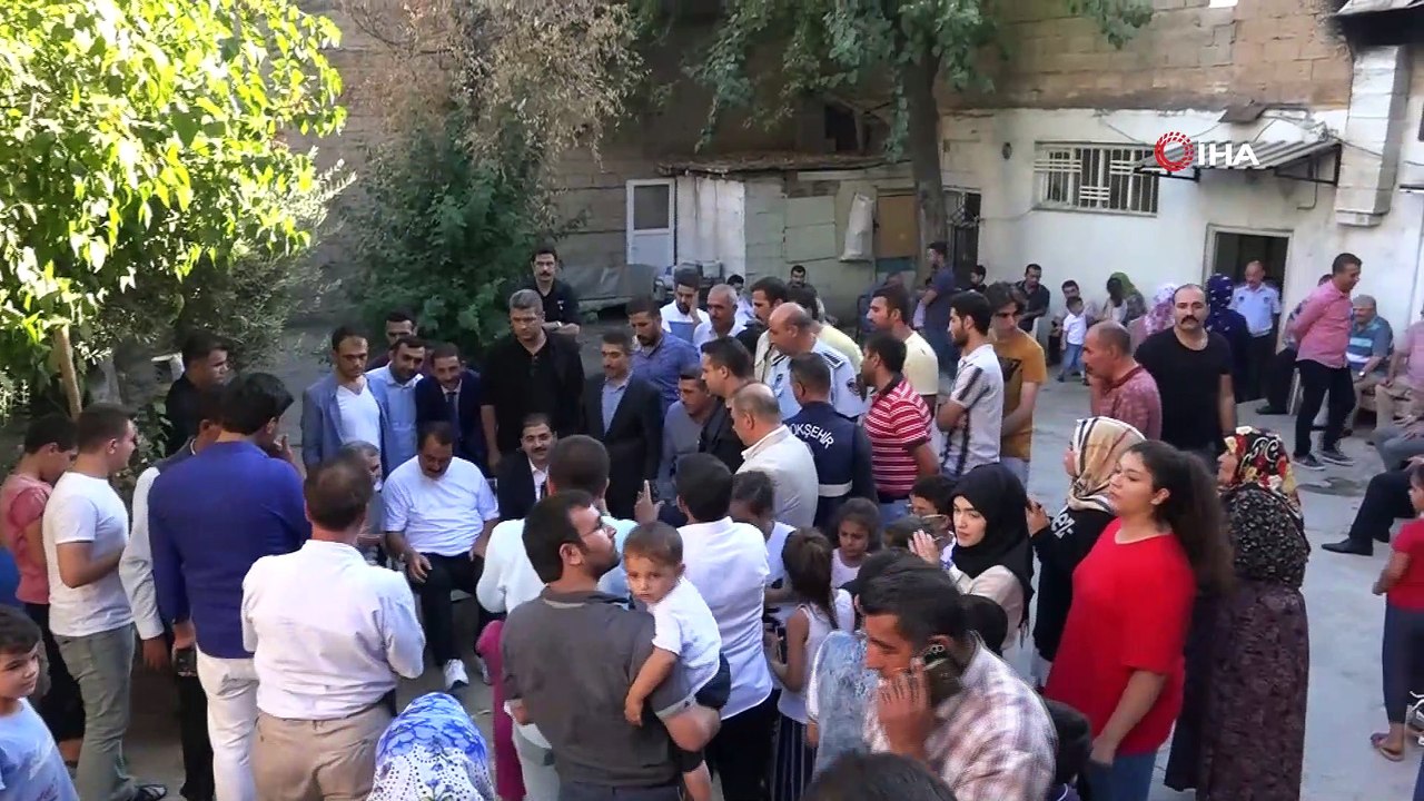 Tatlıses doğduğu mağarayı görünce duygusal anlar yaşadı