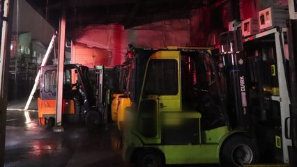 충전 중이던 지게차 화재...3천만 원 재산 피해 / YTN