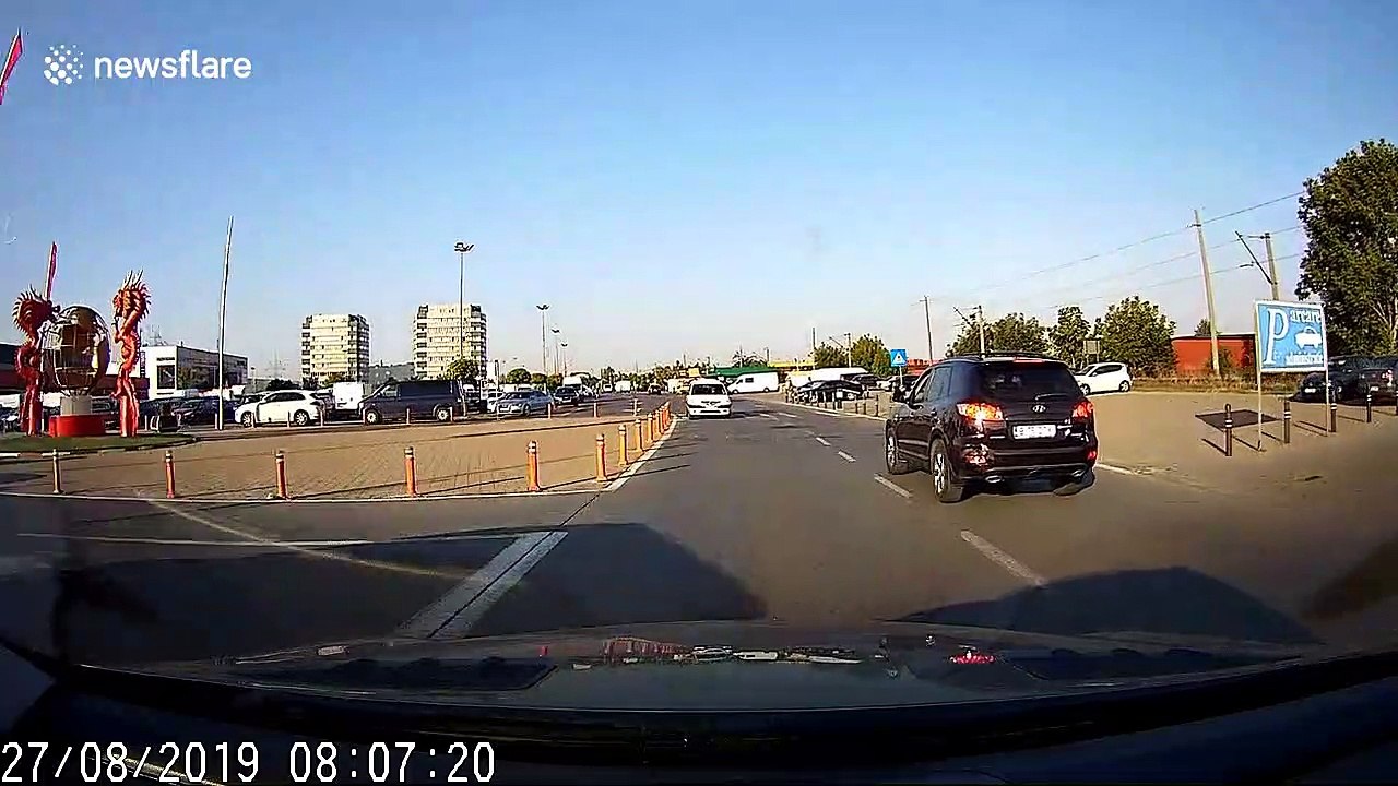 Wrong way driver in Romania karmically blows out bumper failing to reverse away