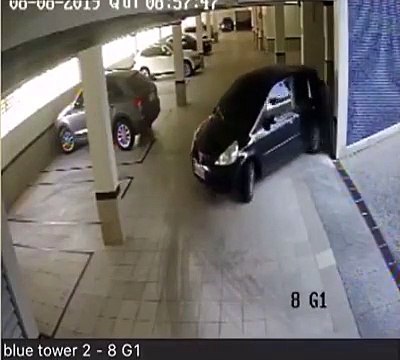 2 façons de conduire dans un parking... à vous de choisir la plus sûre