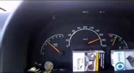 Se graba circulando a 180 km/h en una carretera de Tenerife para vender su furga