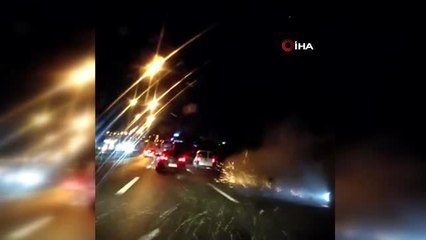 TEM'de bariyerlere ve motosiklete çarpıp böyle takla attı