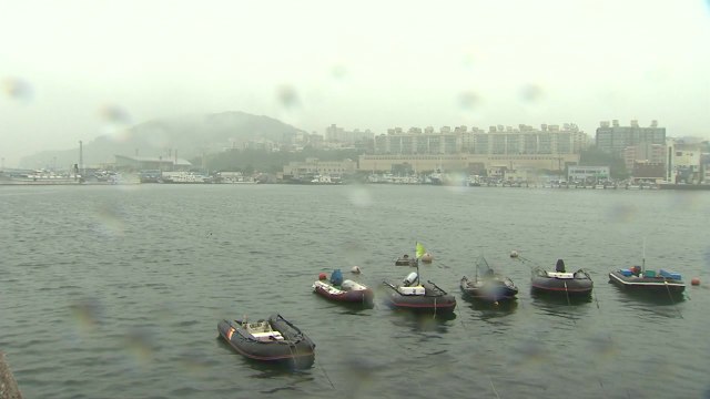 [날씨] 늦더위 속 내륙 소나기...밤부터 제주 호우 / YTN