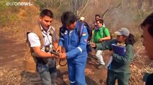 شاهد: الرئيس البوليفي ينضم إلى رجال الإطفاء لإخماد حرائق الغابات في بلاده