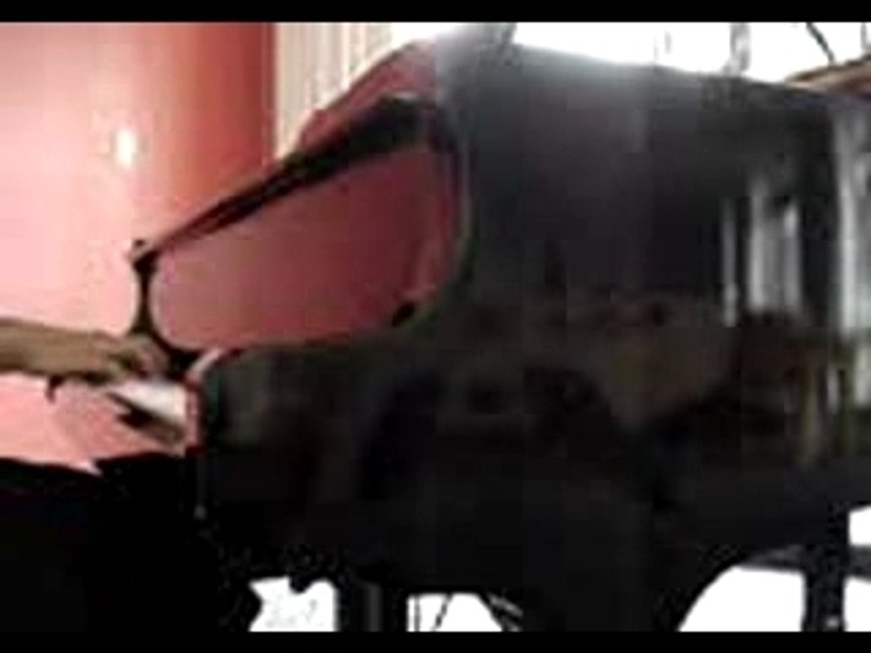 Whitney_Houston_-_Greatest_Love_of_All_on_Piano
